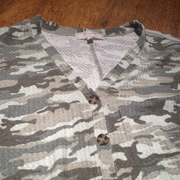 No Comment Brand Camo Top Size Small - Picture 2 of 2